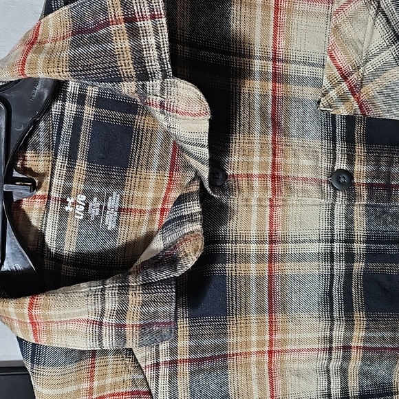 Under Armour Cream and Black Casual Button Down Shirt Large - Picture 2 of 7